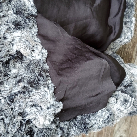 Show me your Mumu Fischer Fur Jacket Small NWT - Picture 5 of 6